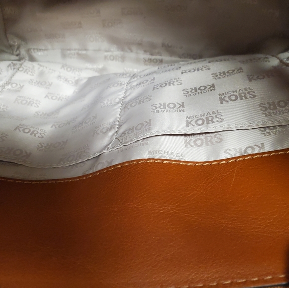 Michael Kors signature  Hudson Satchel - Picture 16 of 16